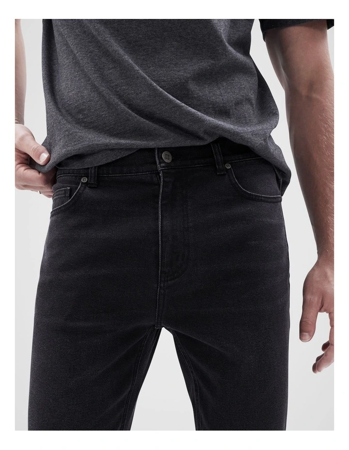 Slim Tapered Jean in Washed Black